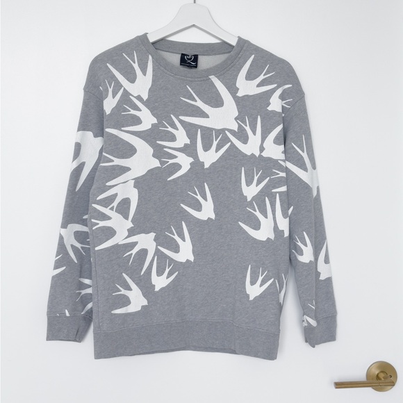 MCQ ALEXANDER MCQUEEN Swallow Print Sweatshirt In White and Grey